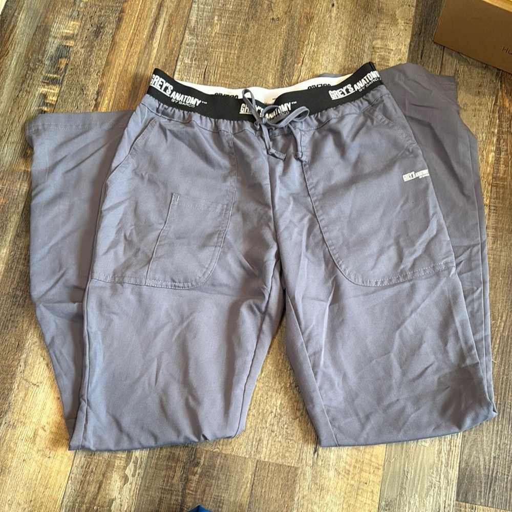 Grey's Anatomy Gray Sweatpants with Relaxed Fit and Lightweight Fabric